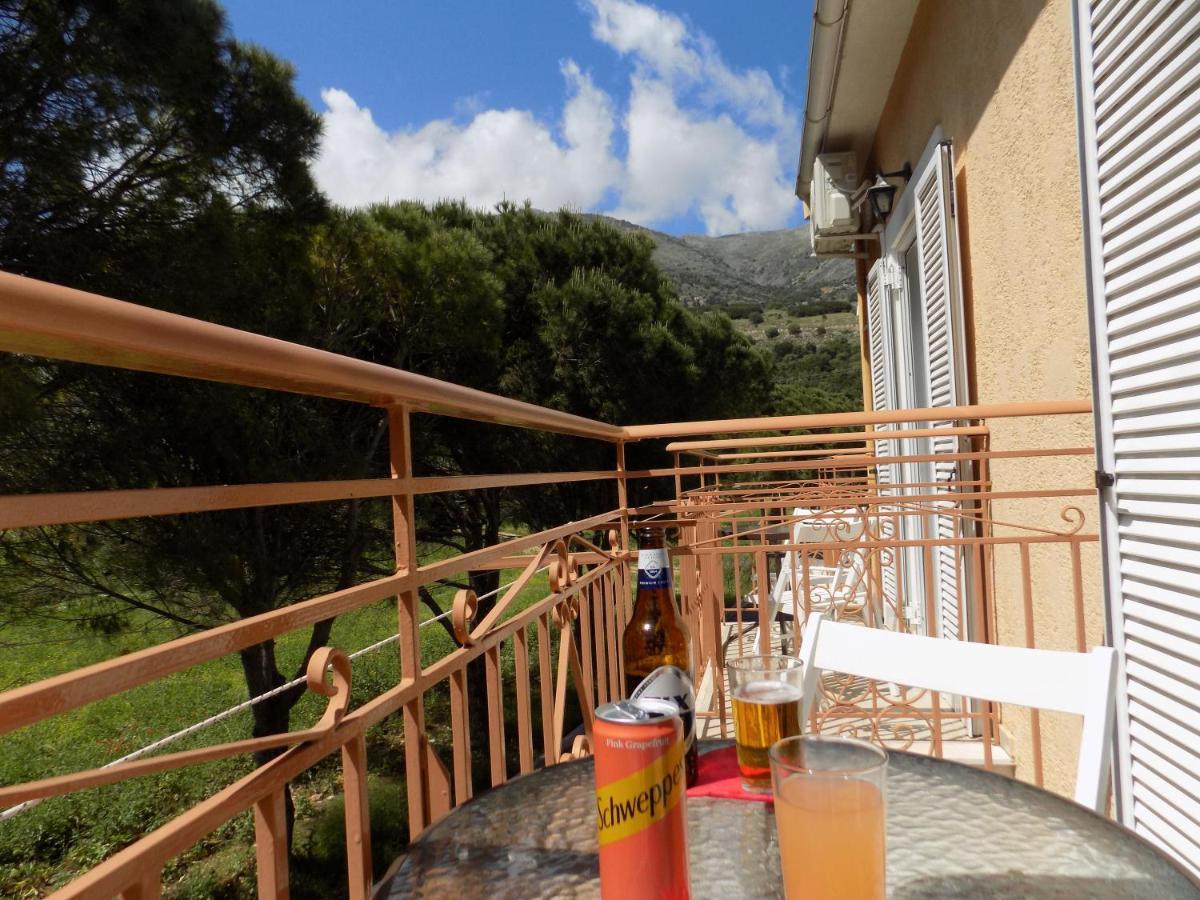 Afrodite Spacious Apartments! Agia Efimia Dış mekan fotoğraf