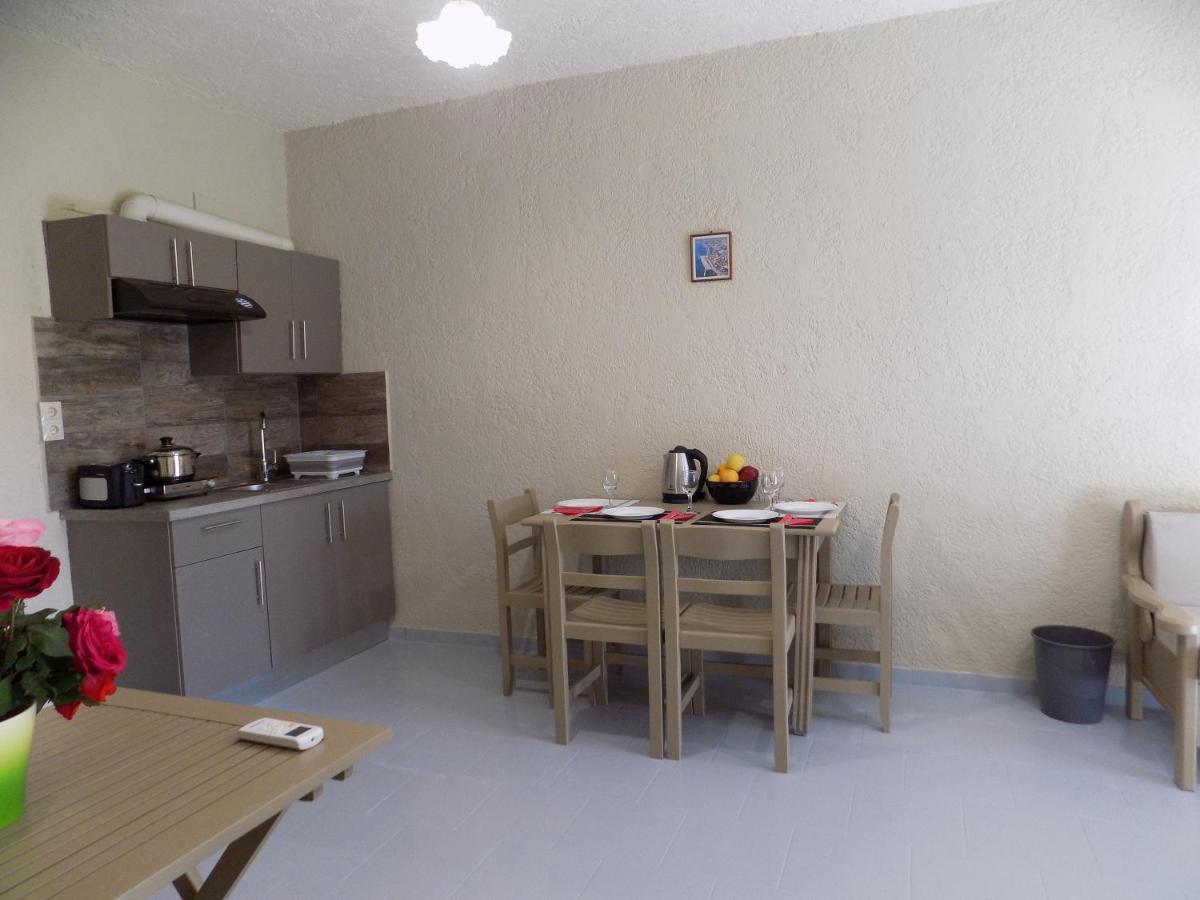Afrodite Spacious Apartments! Agia Efimia Dış mekan fotoğraf